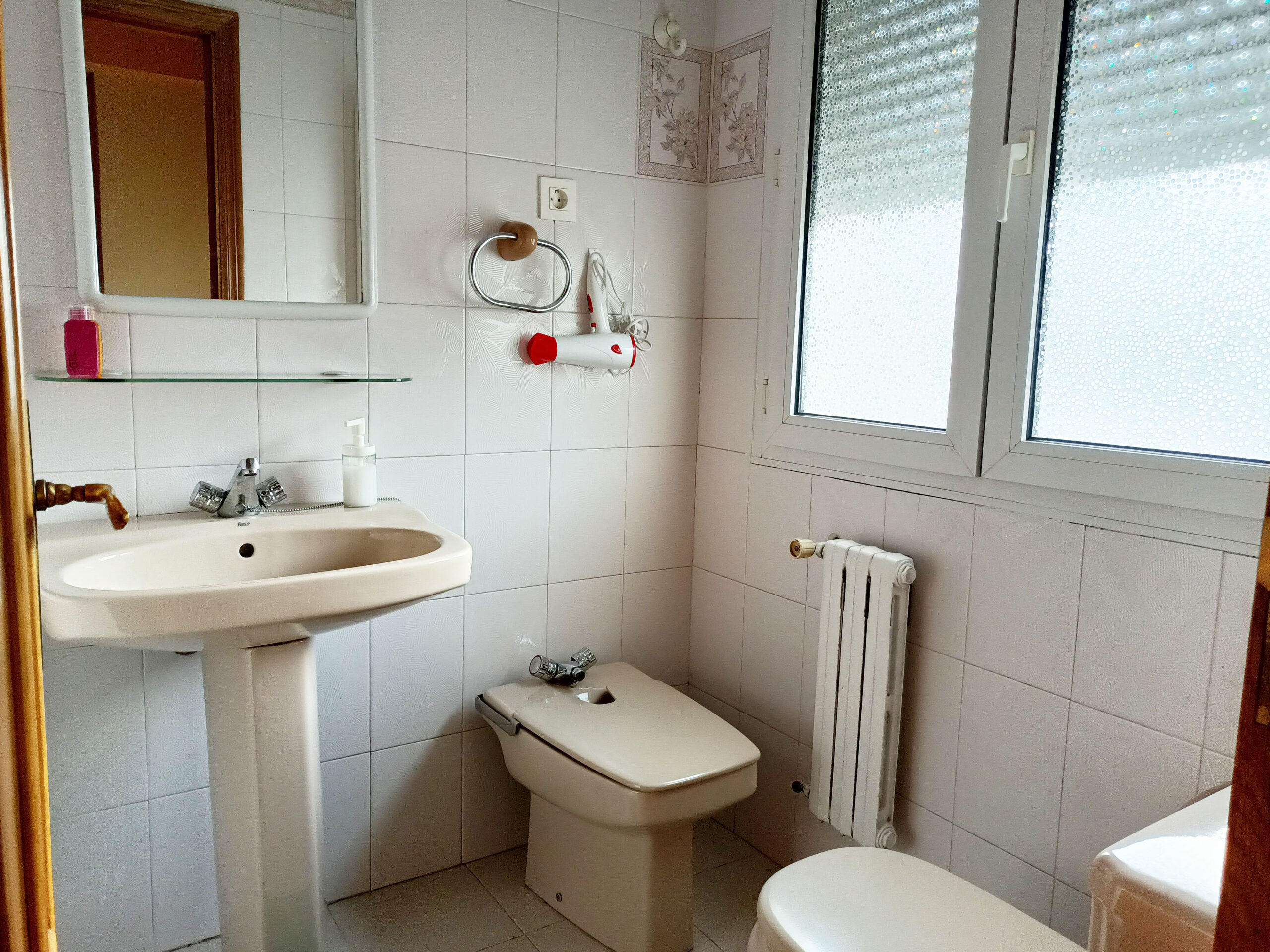 baño de una habitación del apartamento